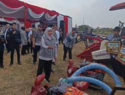 Khofifah Bagi Alsintan, Panen 3 Hari Jadi 1 Jam